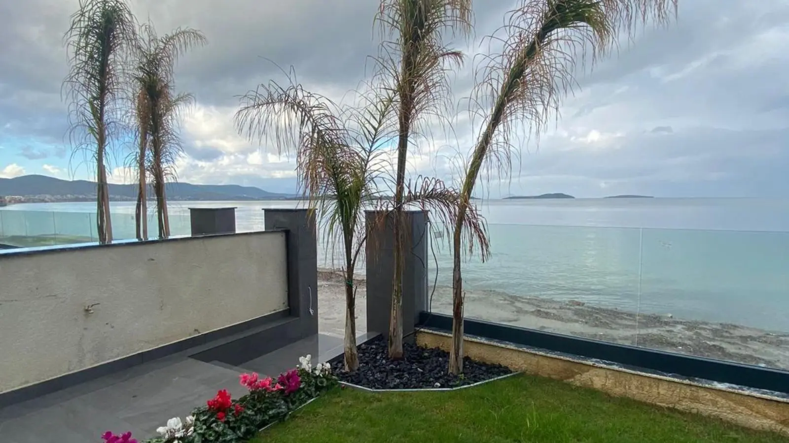 Sea view garden